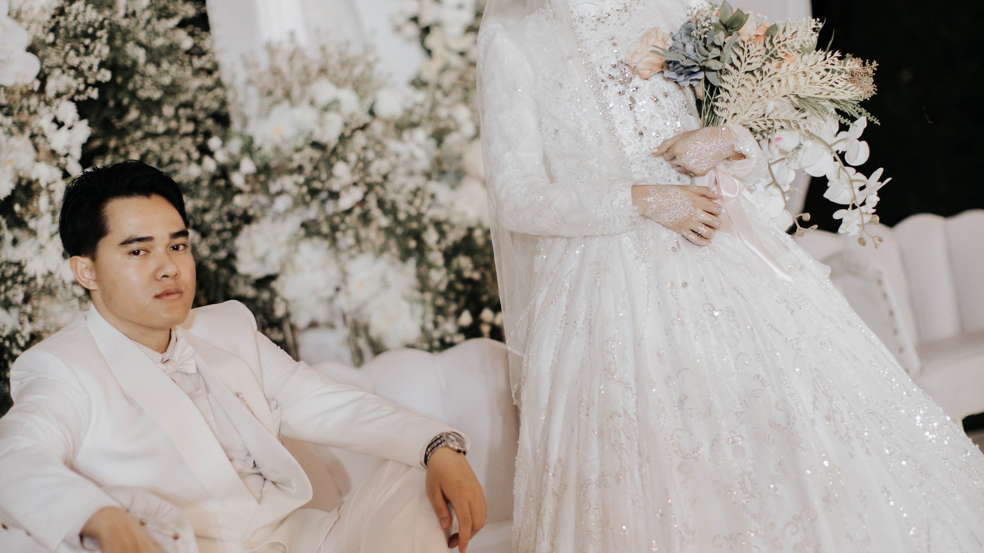 Kecantikan yang Dibalut Keberkahan Berpakaian